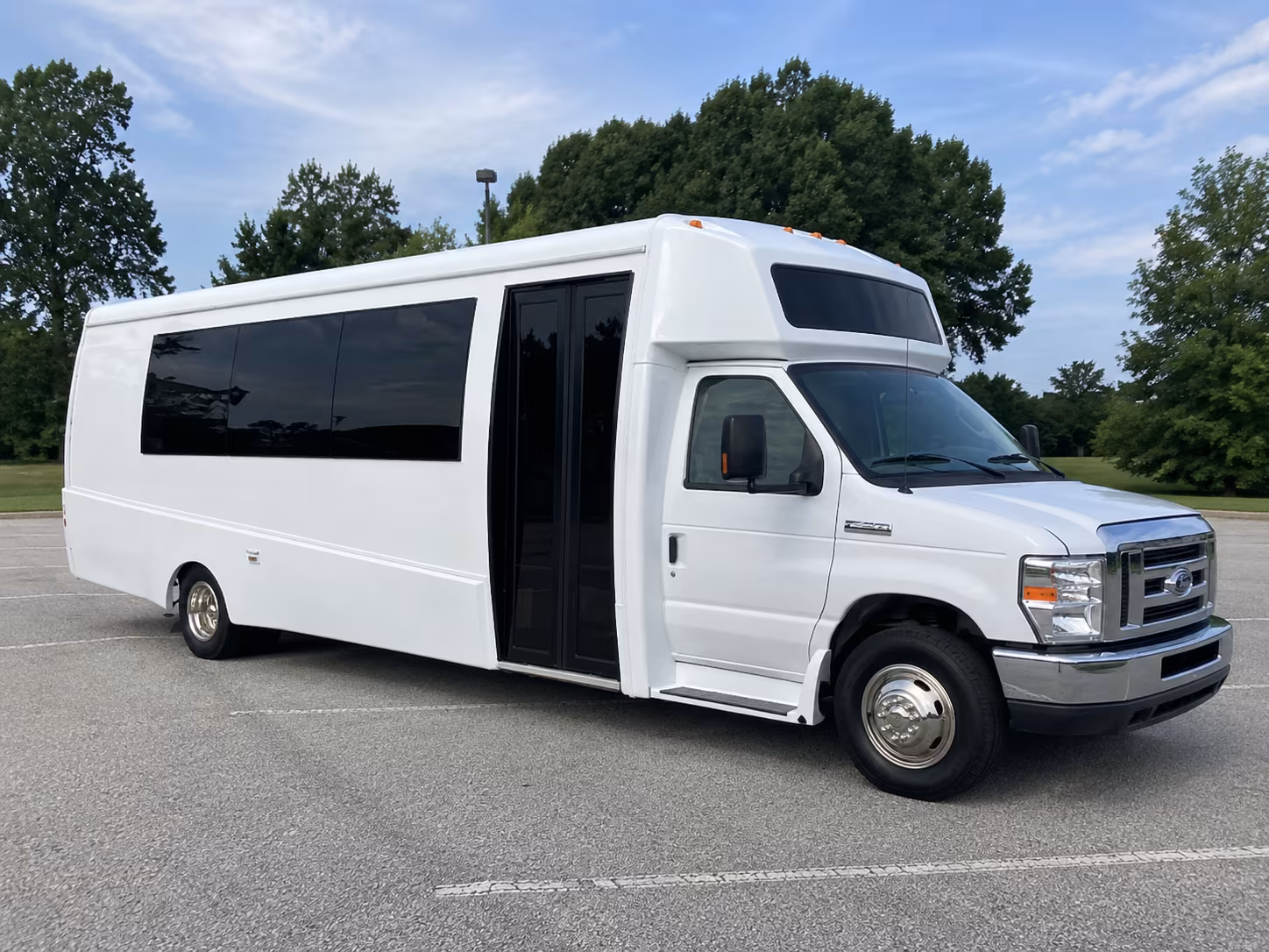 roanoke 18 passenger party bus