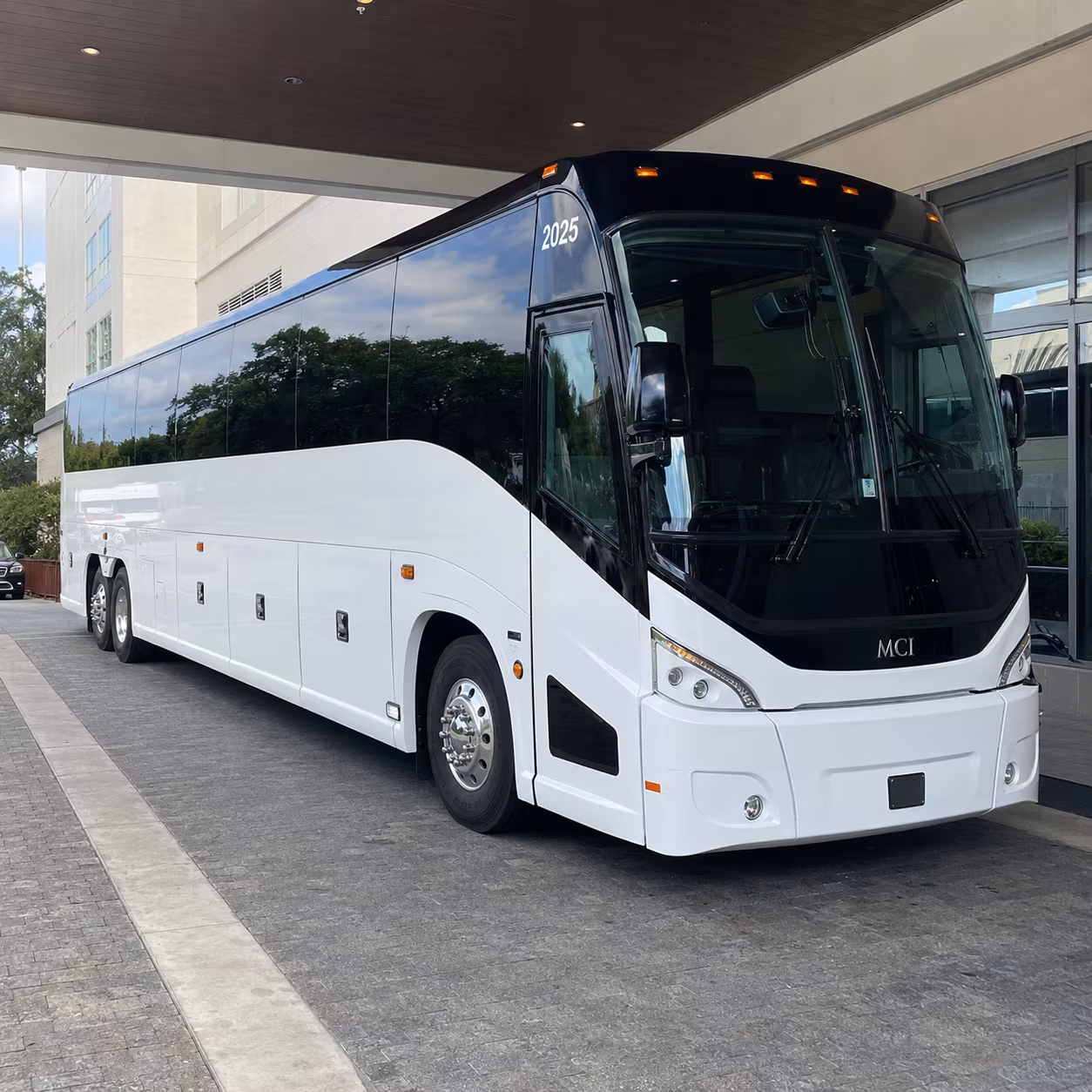 roanoke 54 passenger charter bus